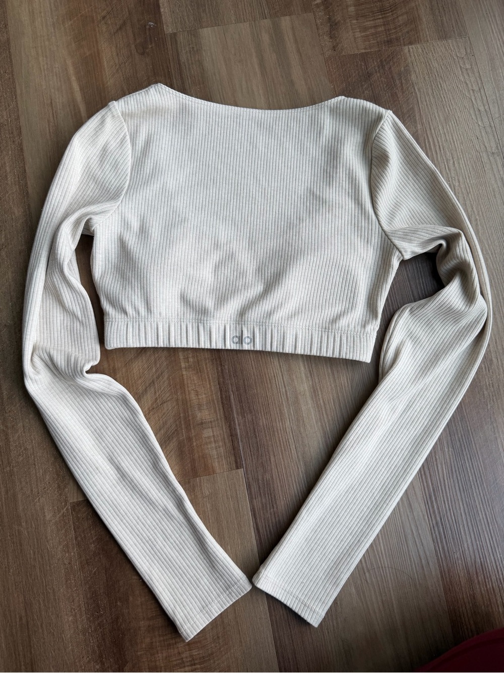 ALO Sand Ribbed Long Sleeve Crop Top with Built-In Bra 🤎✨